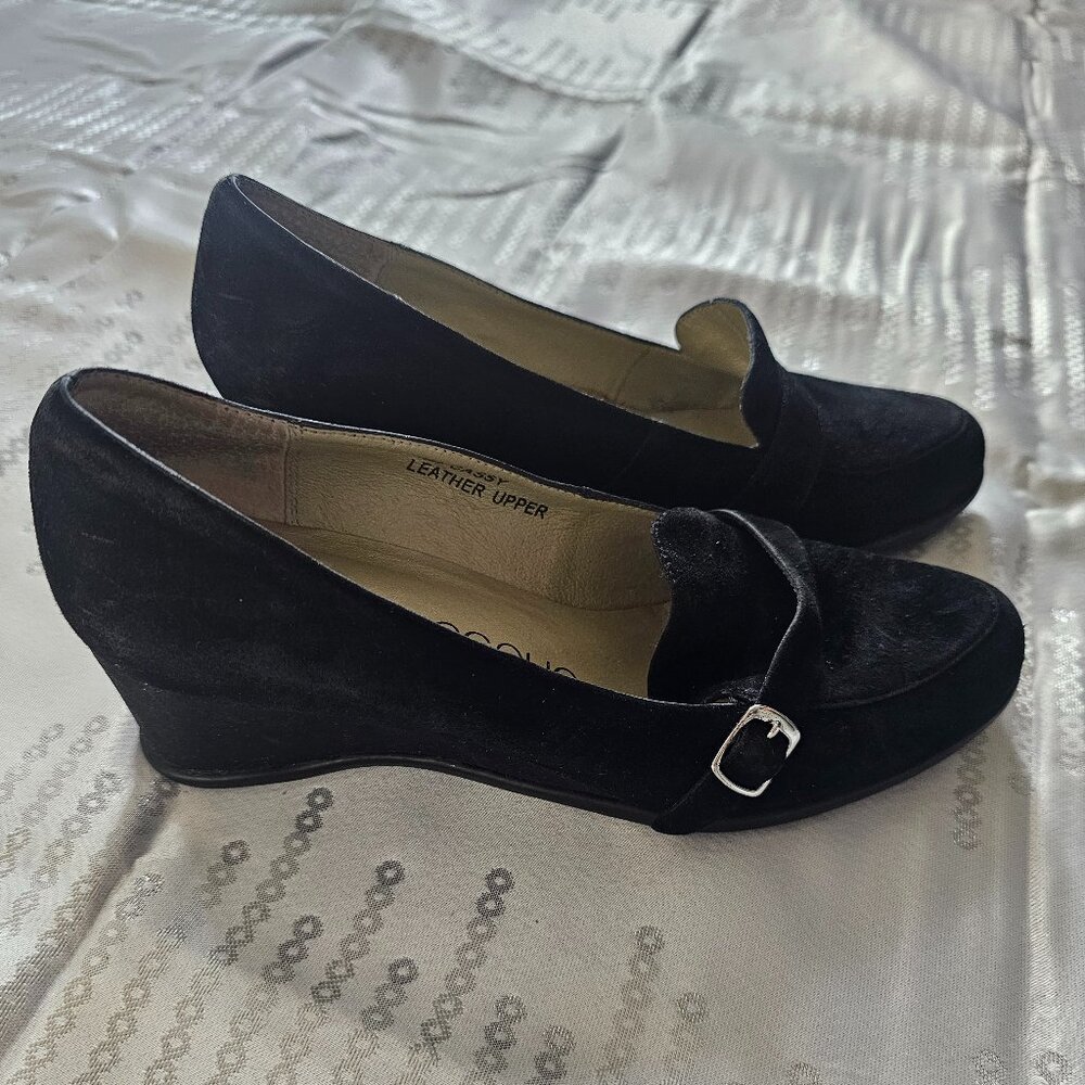 Andre Assous Black Dress Shoe Suede Leather Size 8M